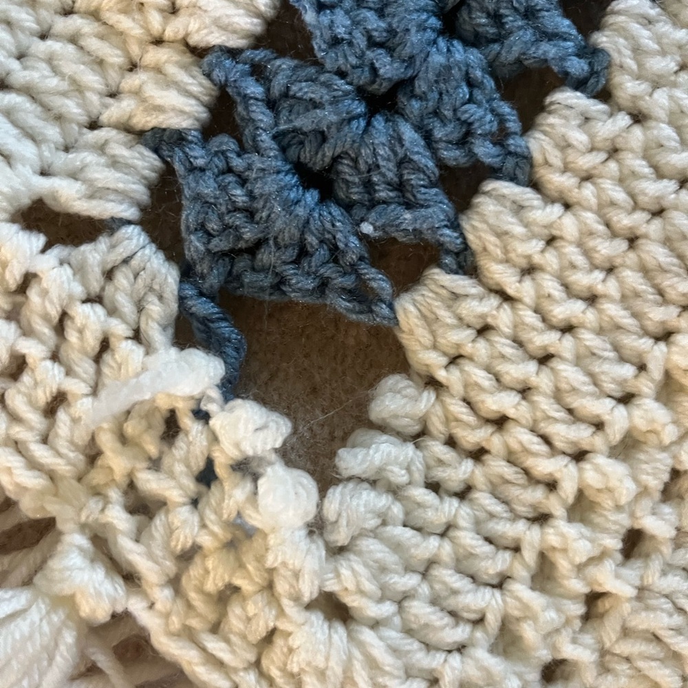 Crochet Fringe Blanket in Cream and Blue, 6ft by 4ft 3.5 in - Picture 6 of 6